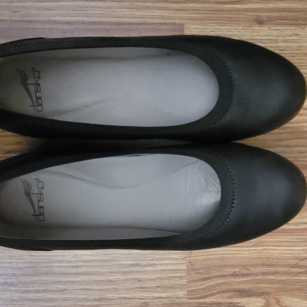 Dansko black comfort flats